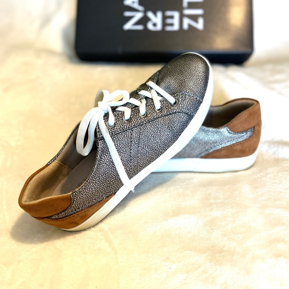 NATURALIZER Morrison Leather sneakers size 9.5 Narrow